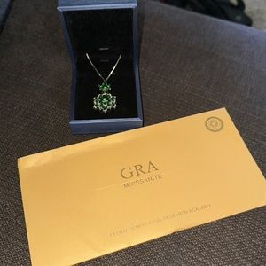 Pretty necklace emeralds and Moissanite! Have certificate…